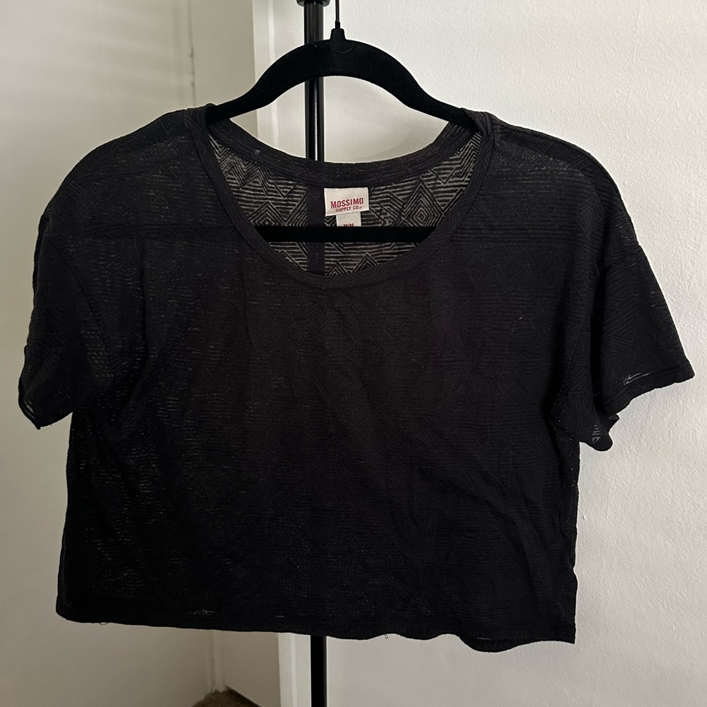 black mossimo crop top. light weight very comfortable